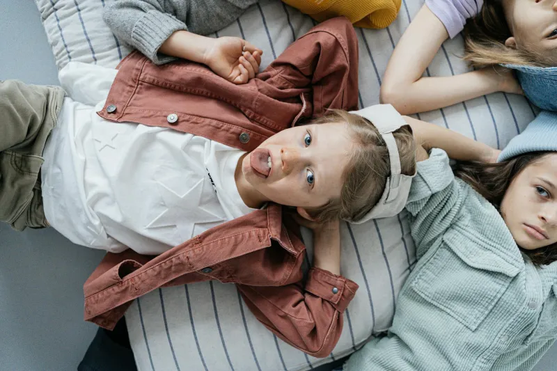 The Great Sunday Night Wardrobe Delusion: How Your Weekly Outfit Plan Dies in Under 12 Hours